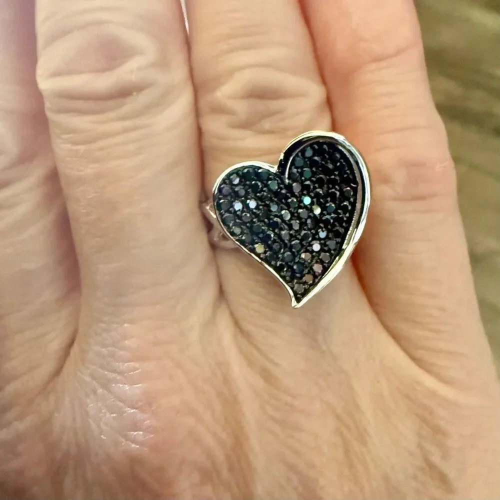 Sterling Silver CZ Black Heart Fine Ring – Elegant Contrast & Intricate Design